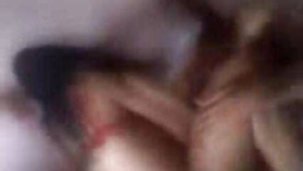 Sexo rápido en el ascensor, eyacula dos veces, una en la boca, la segunda en la cara