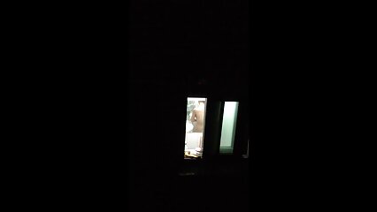 Bebí demasiado con un amigo, así que bebimos y probamos el sexo anal
