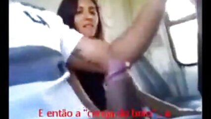 Rubia madura finge ser una perra joven con la esperanza de tener sexo anal